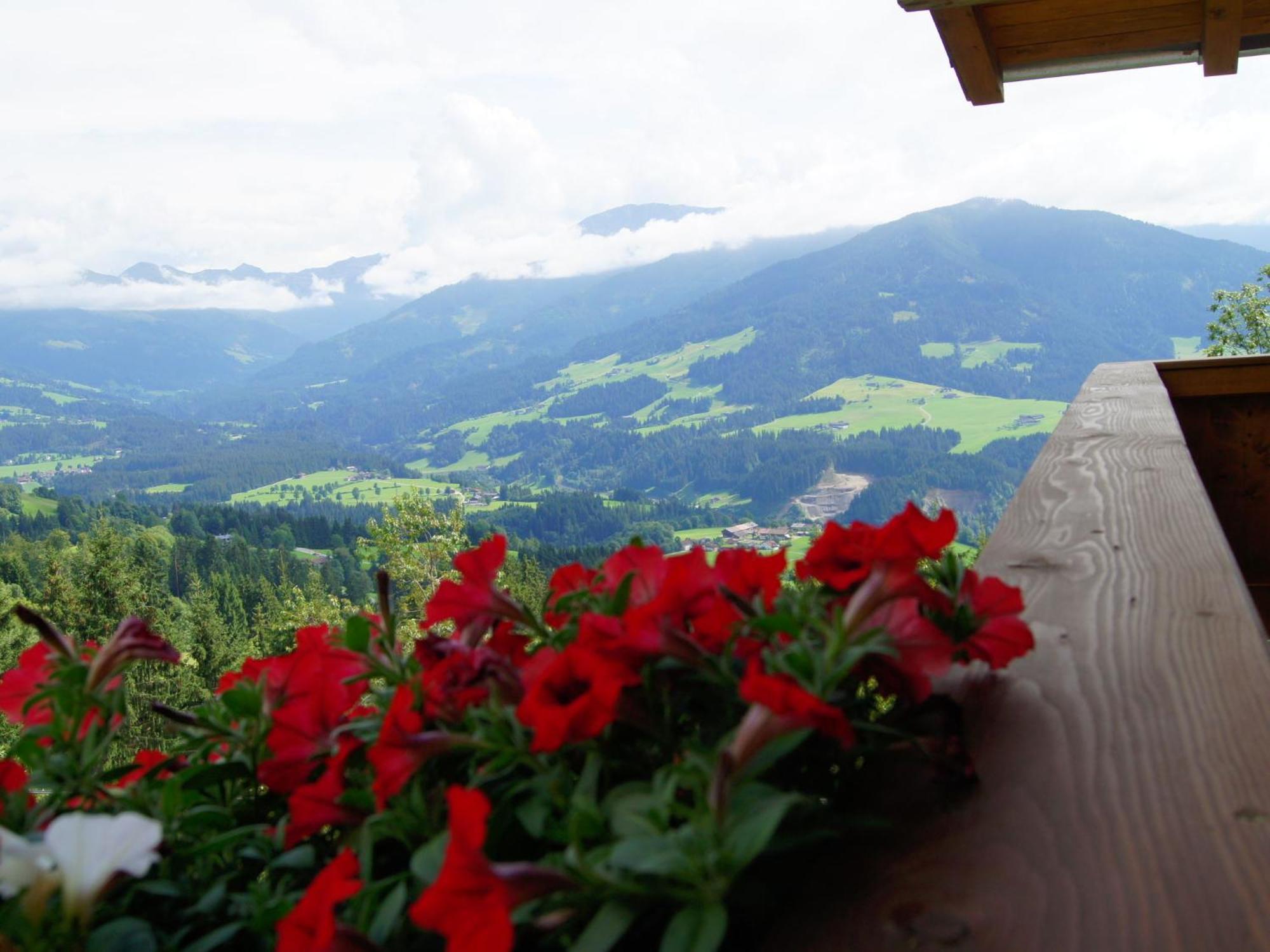 Chalet In Hopfgarten In Brixental With Hot Tub Villa Hopfgarten im Brixental Buitenkant foto